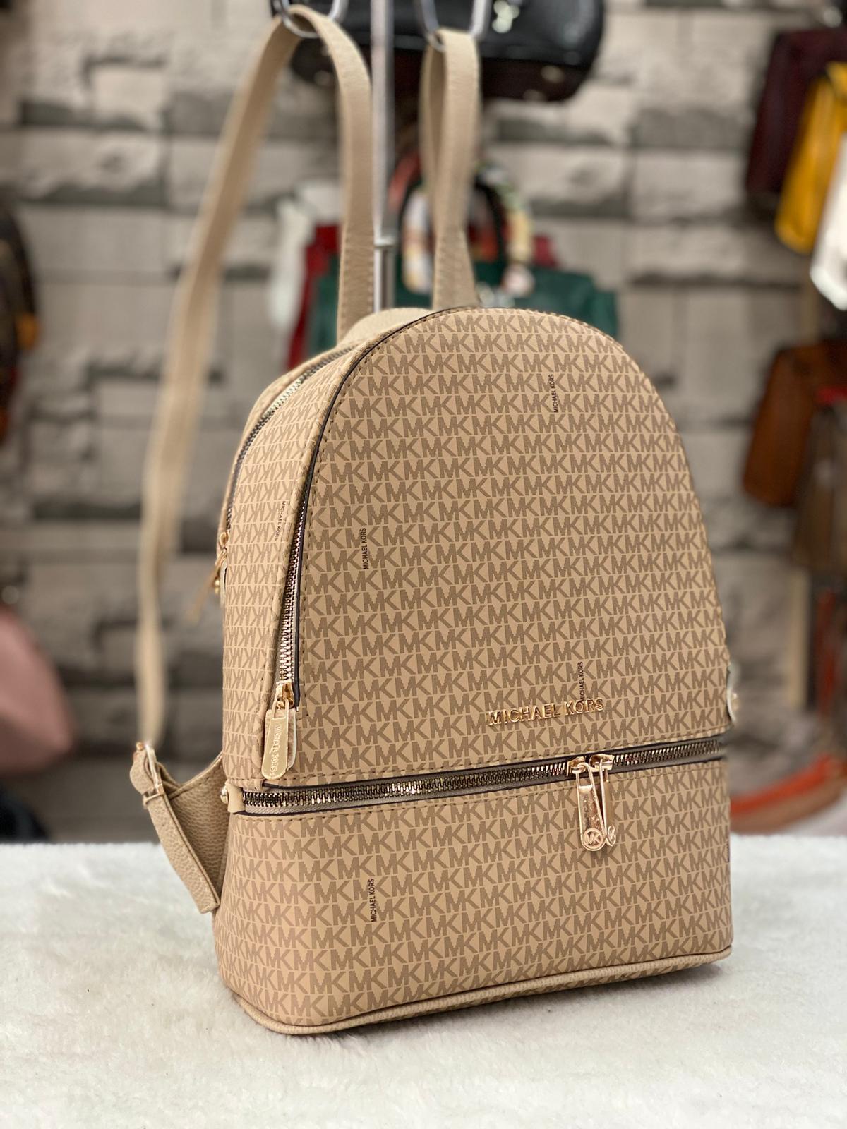 micheal-kors-sirt-cantasi