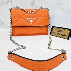 prada askili kadin cantasi