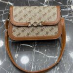askılı guess canta