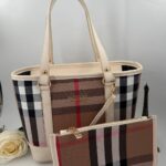 Burberry Kanvas Omuz Çantası